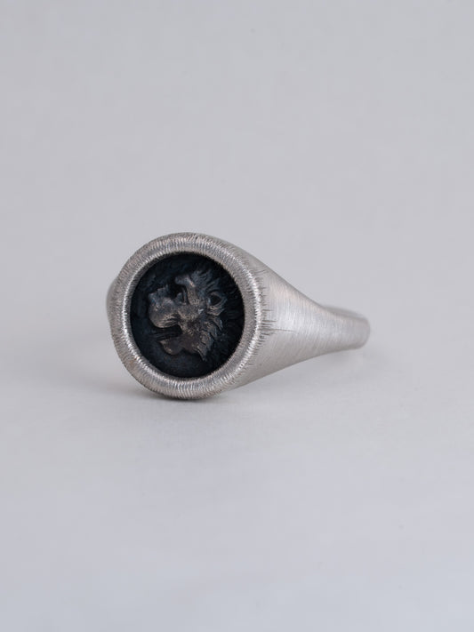MONOLITH Coin Signet Ring -Lion