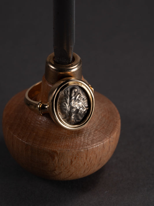 PLINTH Coin Ring - Stratoniceia のご紹介