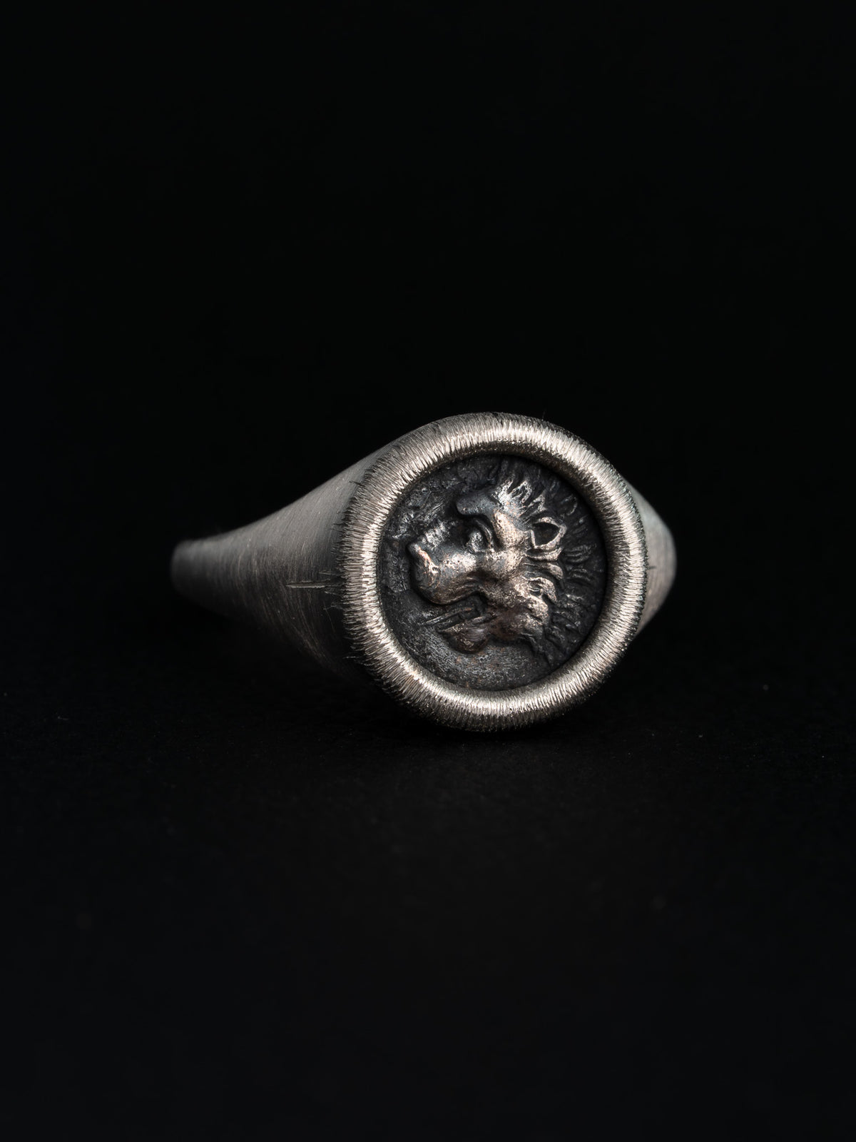 MONOLITH Coin Signet Ring -Lion