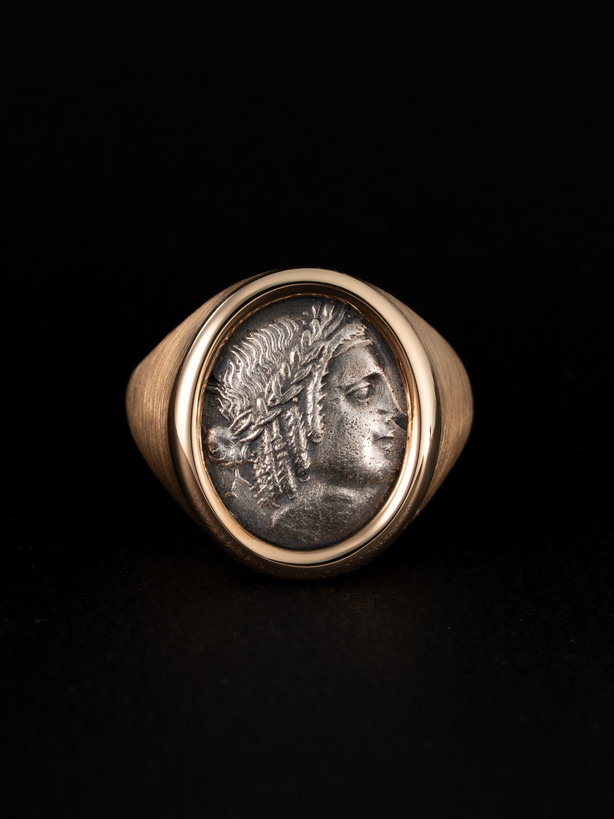 MOMONOLITH Coin Signet Ring -Apollo