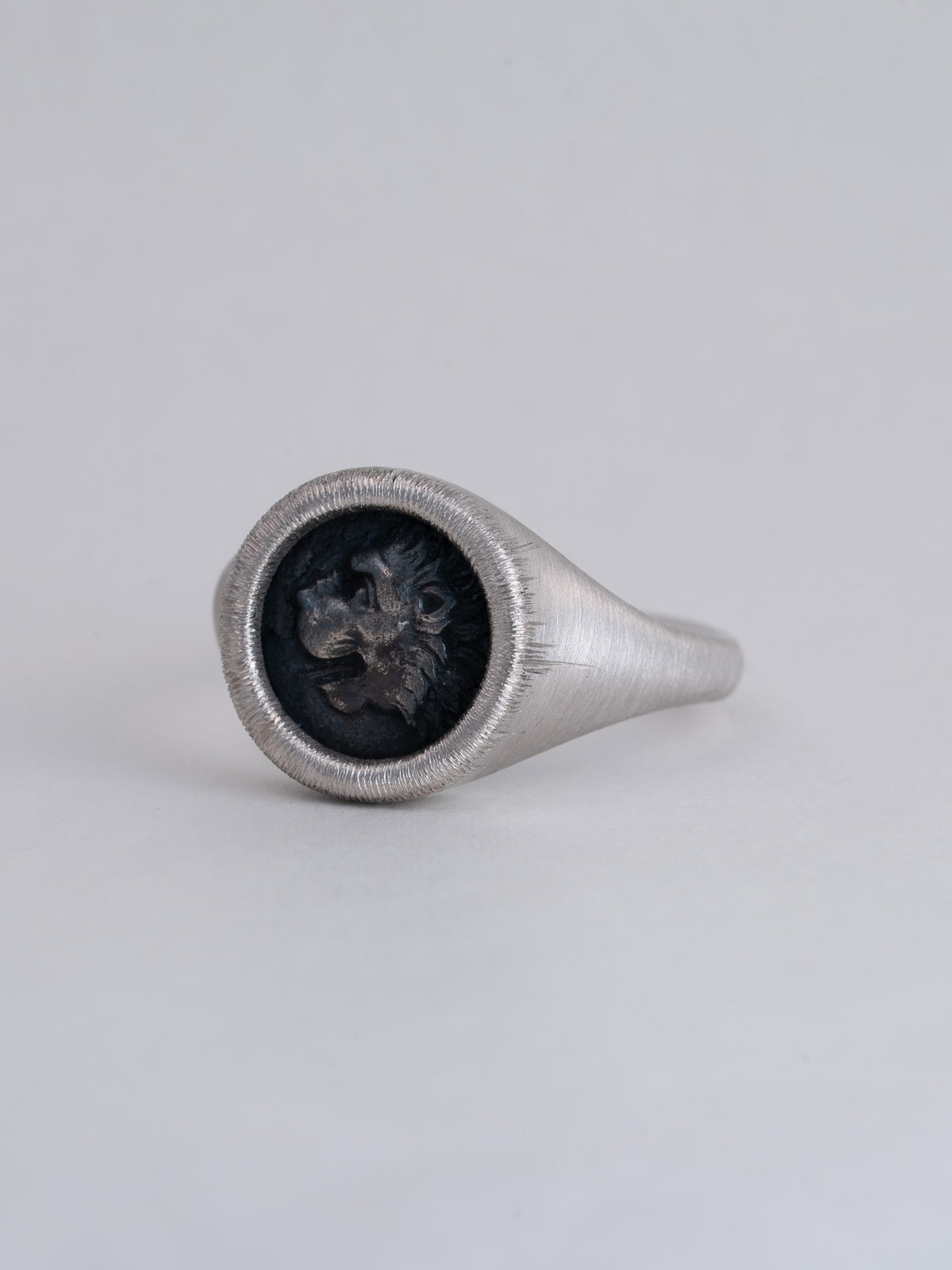 MONOLITH Coin Signet Ring -Lion