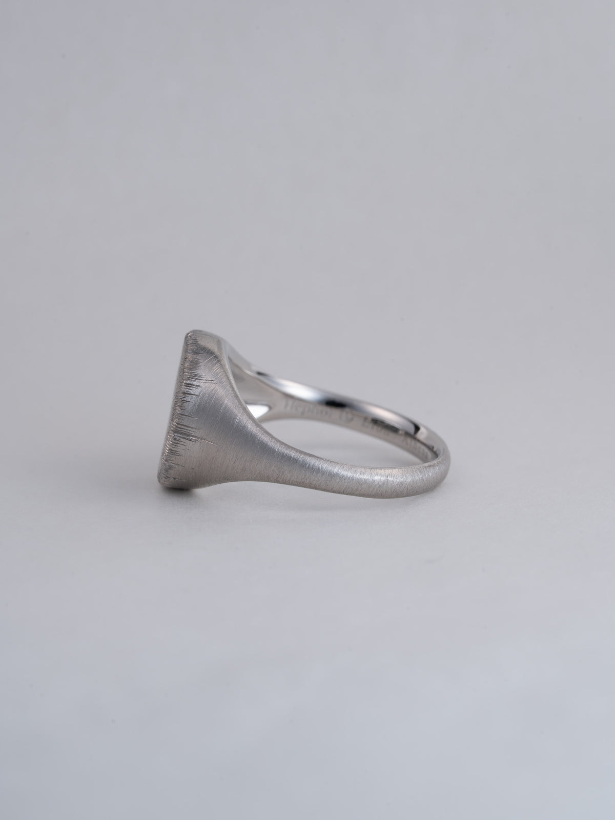 MONOLITH Coin Signet Ring -Lion