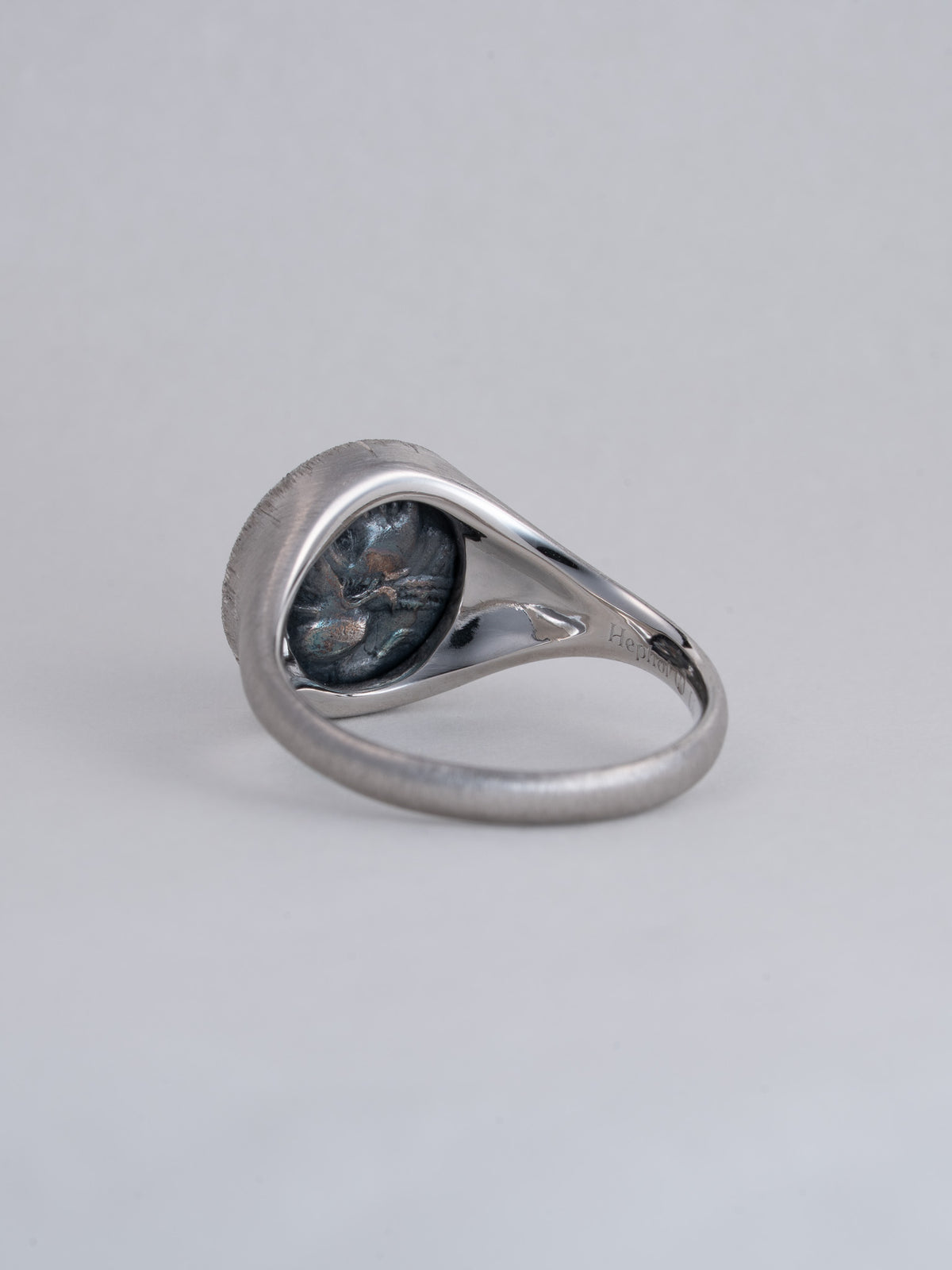 MONOLITH Coin Signet Ring -Lion