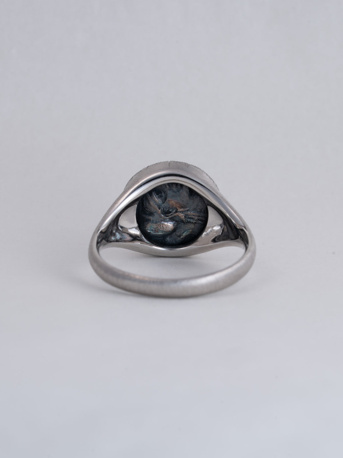 MONOLITH Coin Signet Ring -Lion