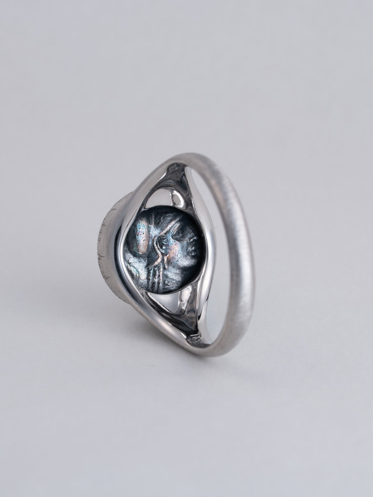 MONOLITH Coin Signet Ring -Lion