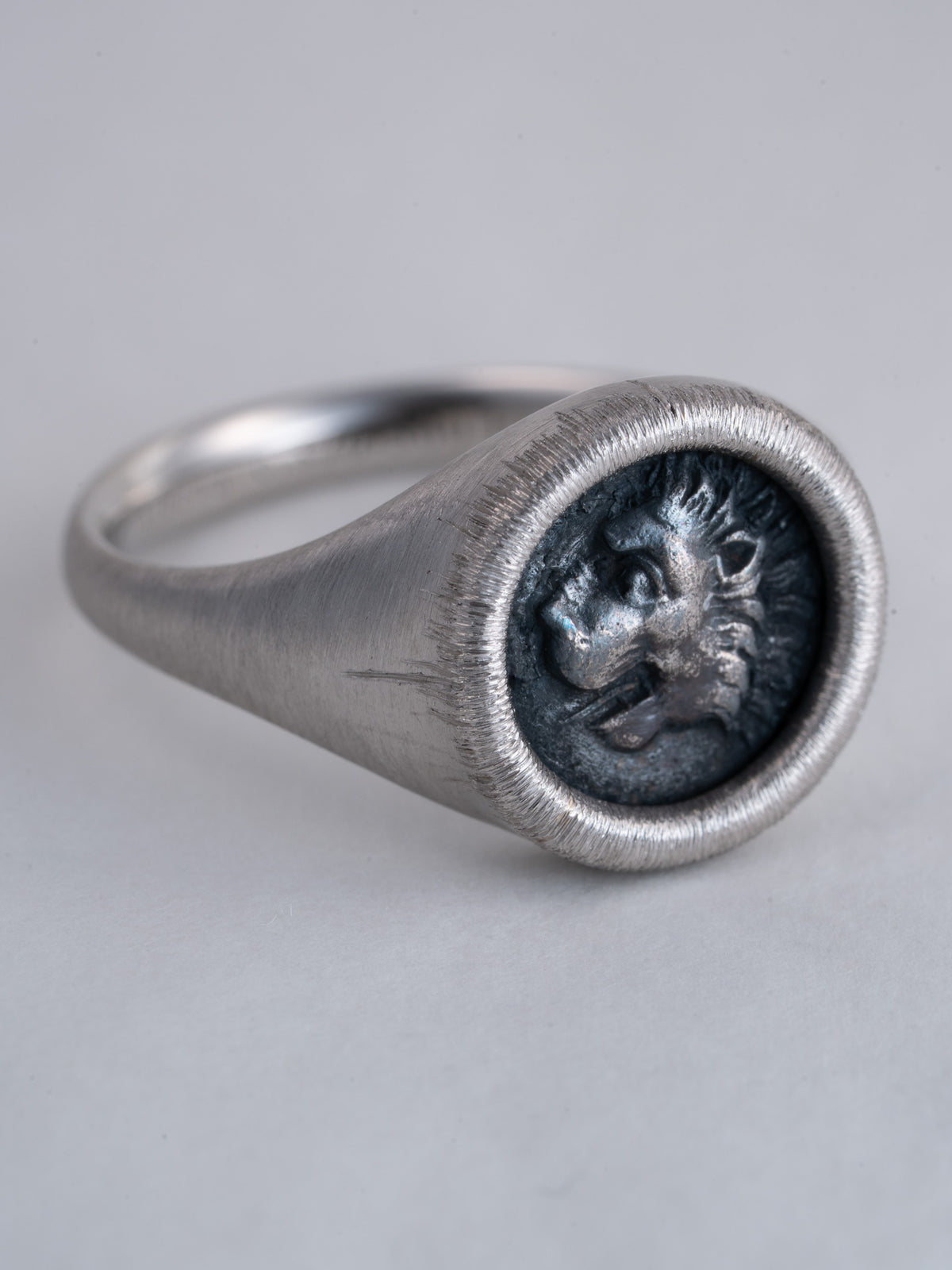 MONOLITH Coin Signet Ring -Lion