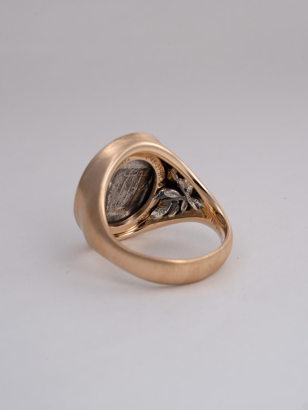 MOMONOLITH Coin Signet Ring -Apollo