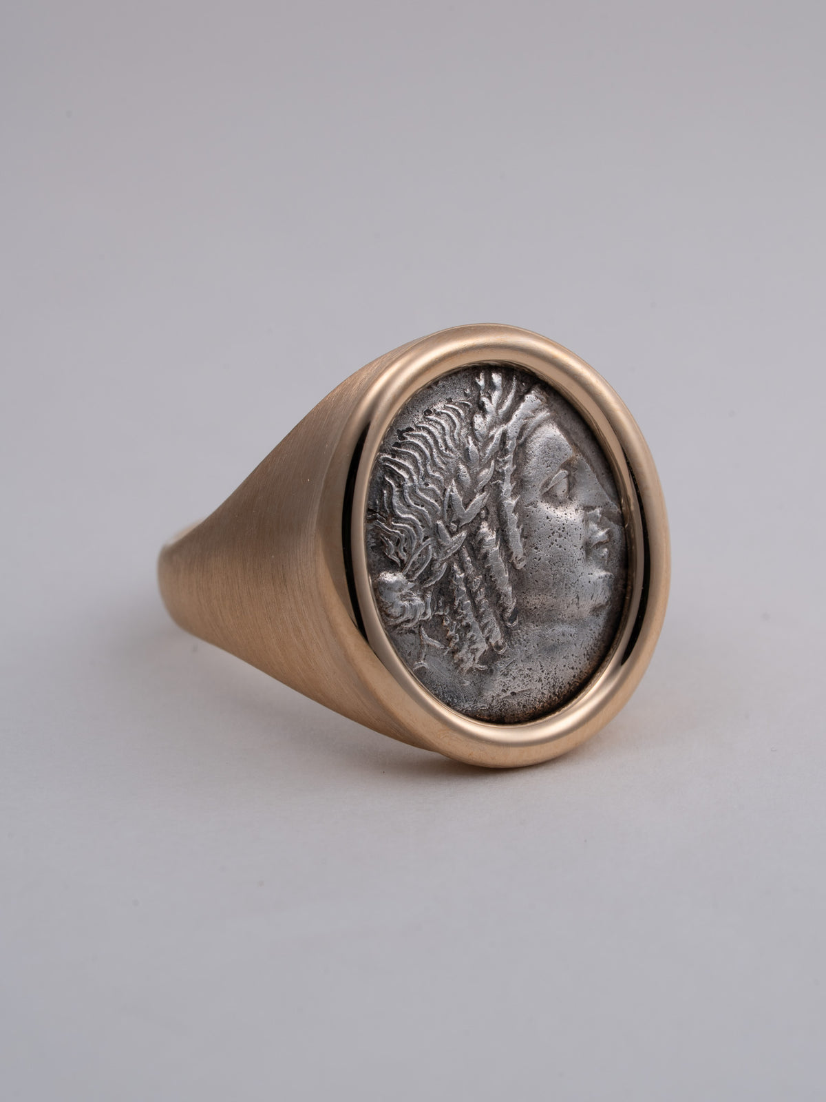 MOMONOLITH Coin Signet Ring -Apollo