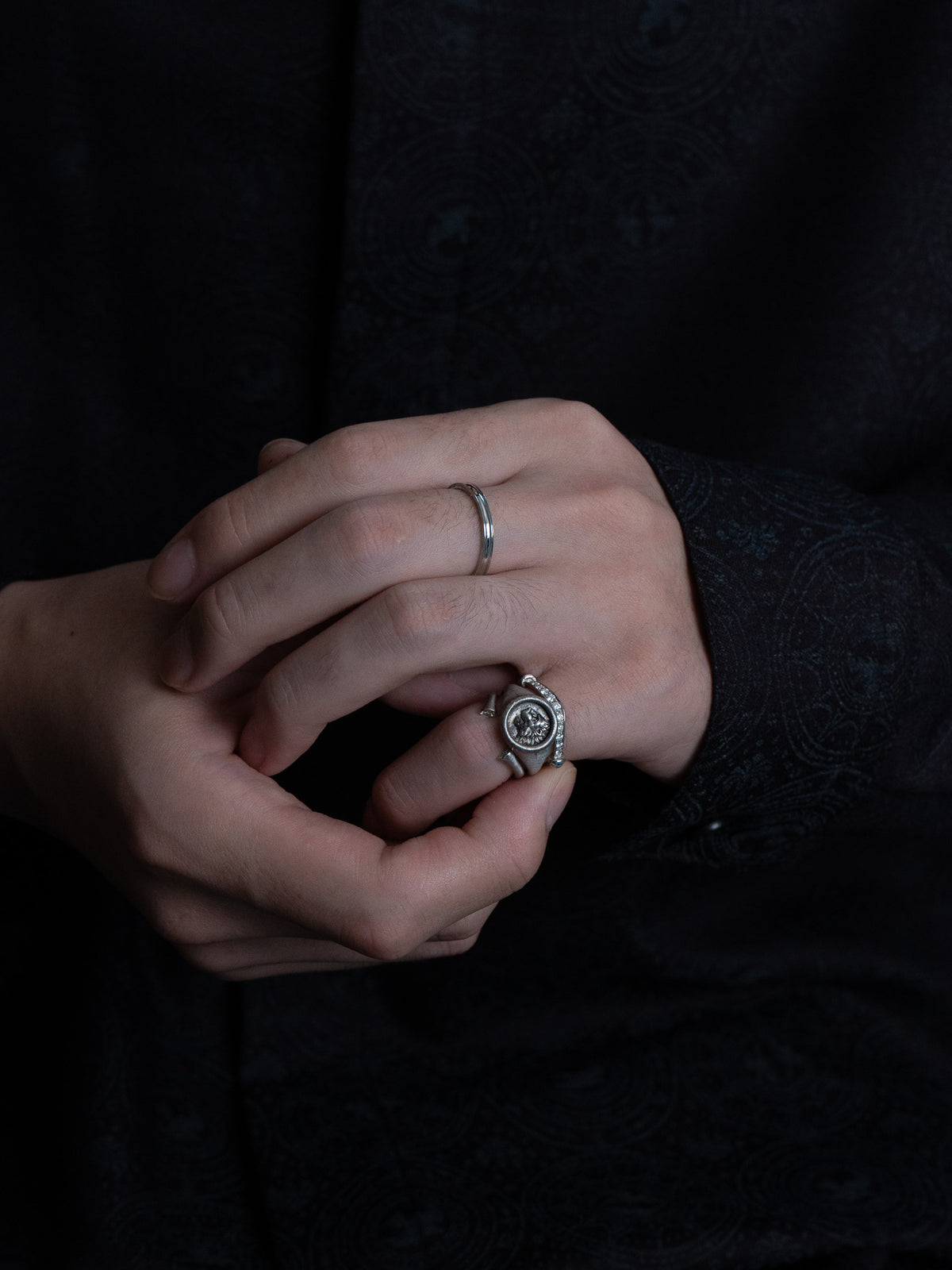 MONOLITH Coin Signet Ring -Lion