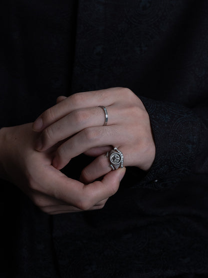 MONOLITH Coin Signet Ring -Lion
